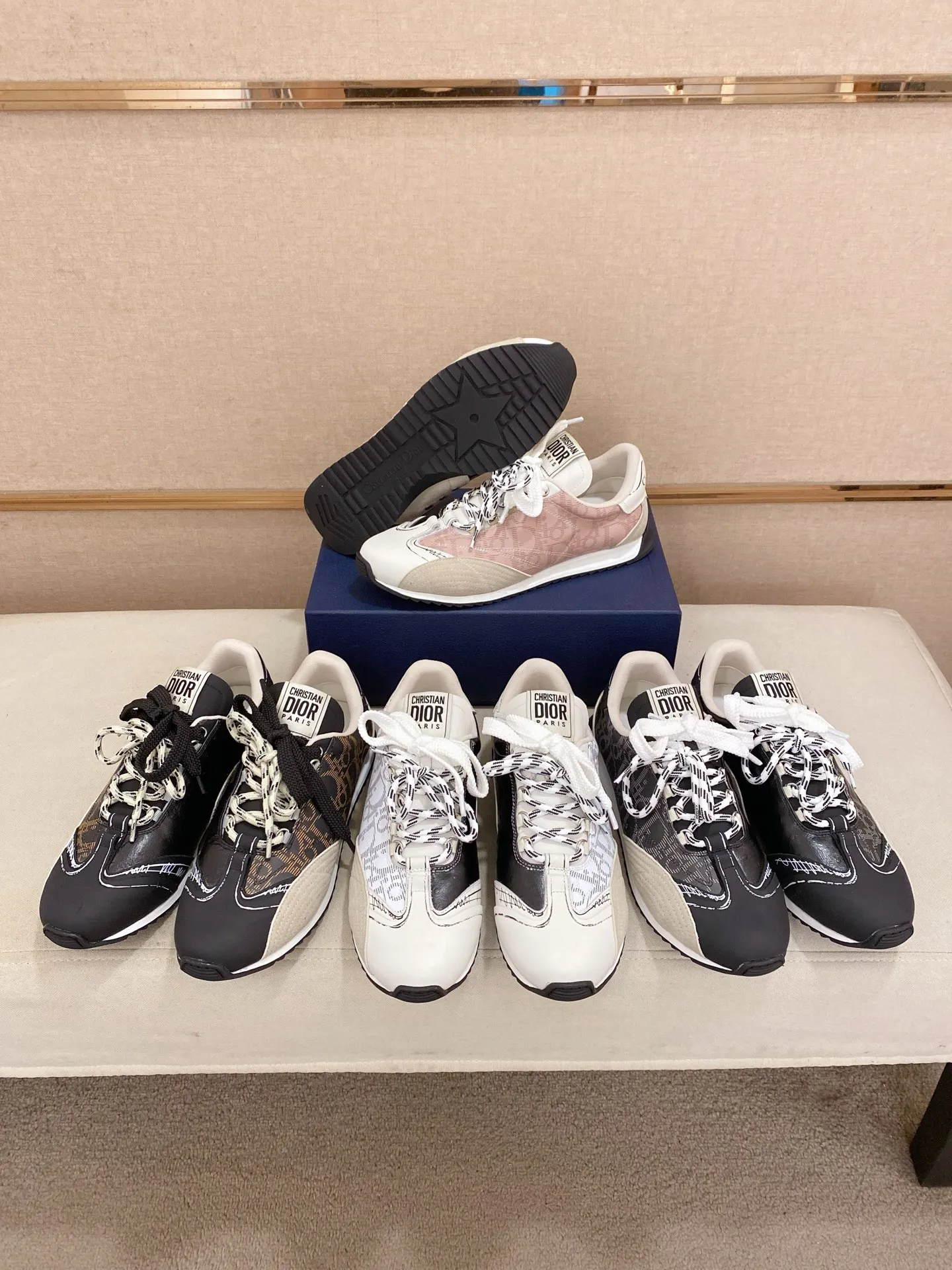 Men's shoes💰: 500💰Couple style💏 [Dior·Dior] New casual sports style men's shoes, new spring and summer design, perfect workmanship, lace-up lazy style to create wardrobe quality, upper: imported first-layer cowhide, mesh breathable lining soft and comfortable, ultra-light TPU wear-resistant outsole, simple, versatile fashion men's shoes, excellent color code number 35--44. (45,46 customized items are not returnable or exchangeable)